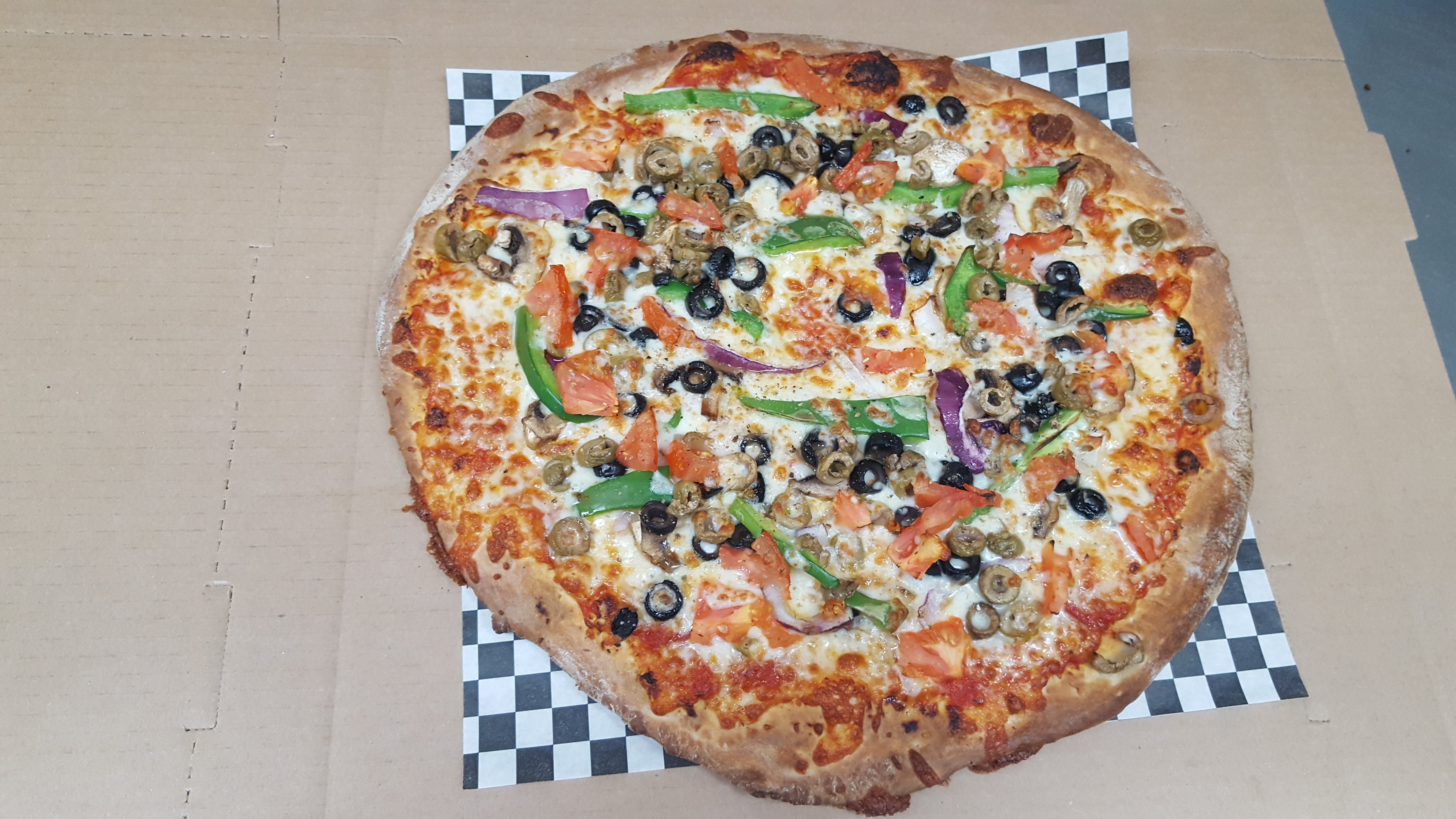 Order Veggie Pete Pizza - Personal 8" food online from Pete's Za store, Grand Forks on bringmethat.com