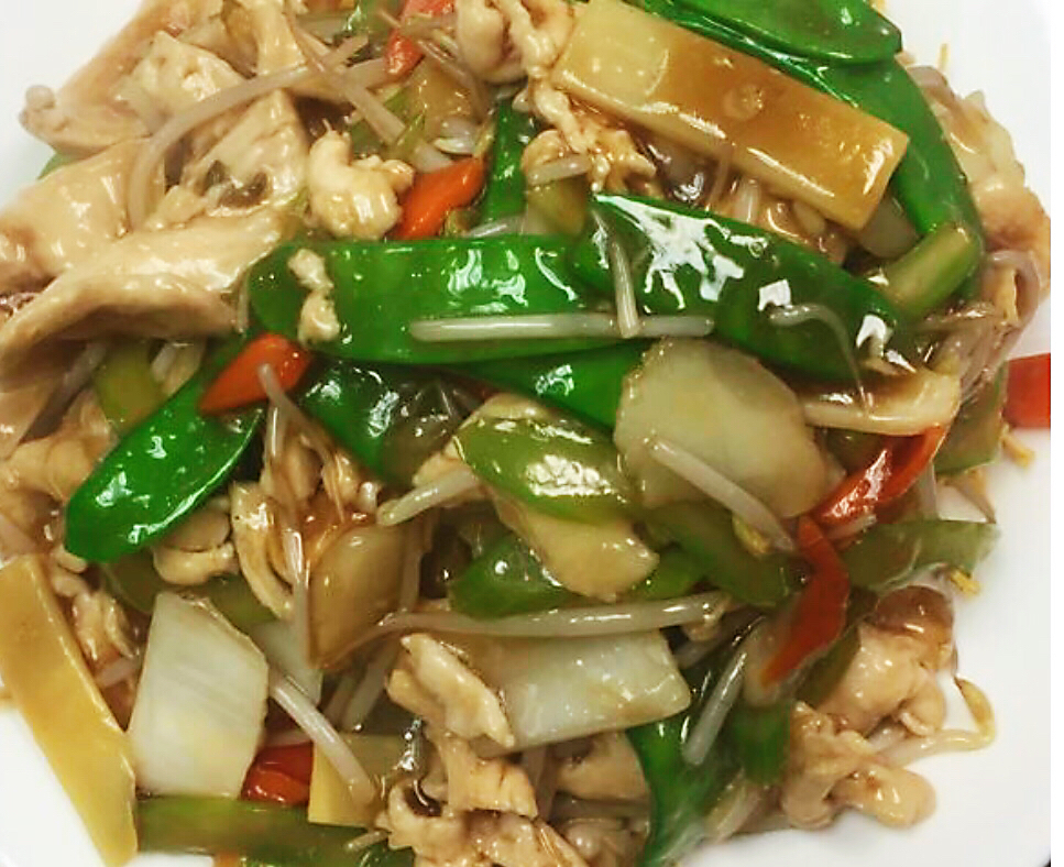 Order Chicken Chow Mein food online from Orient House Chinese Restaurant store, Madison on bringmethat.com