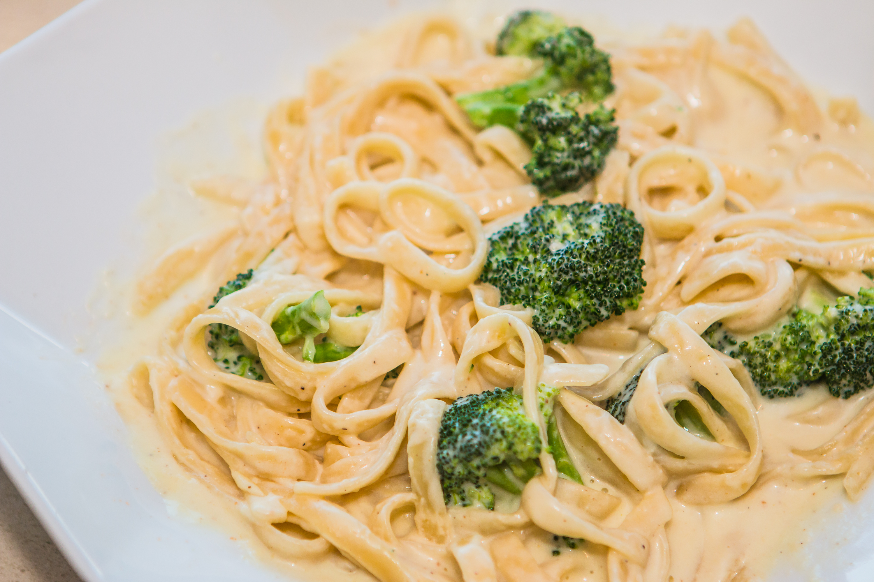 Order Fettuccine Alfredo food online from Panini Pizza & Italian Kitchen store, West Hollywood on bringmethat.com