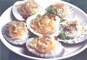 Order Steamed Scallops with Garlic Vermice (6)/蒜蓉粉丝扇贝（6只） food online from Garage Restaurant store, San Gabriel on bringmethat.com