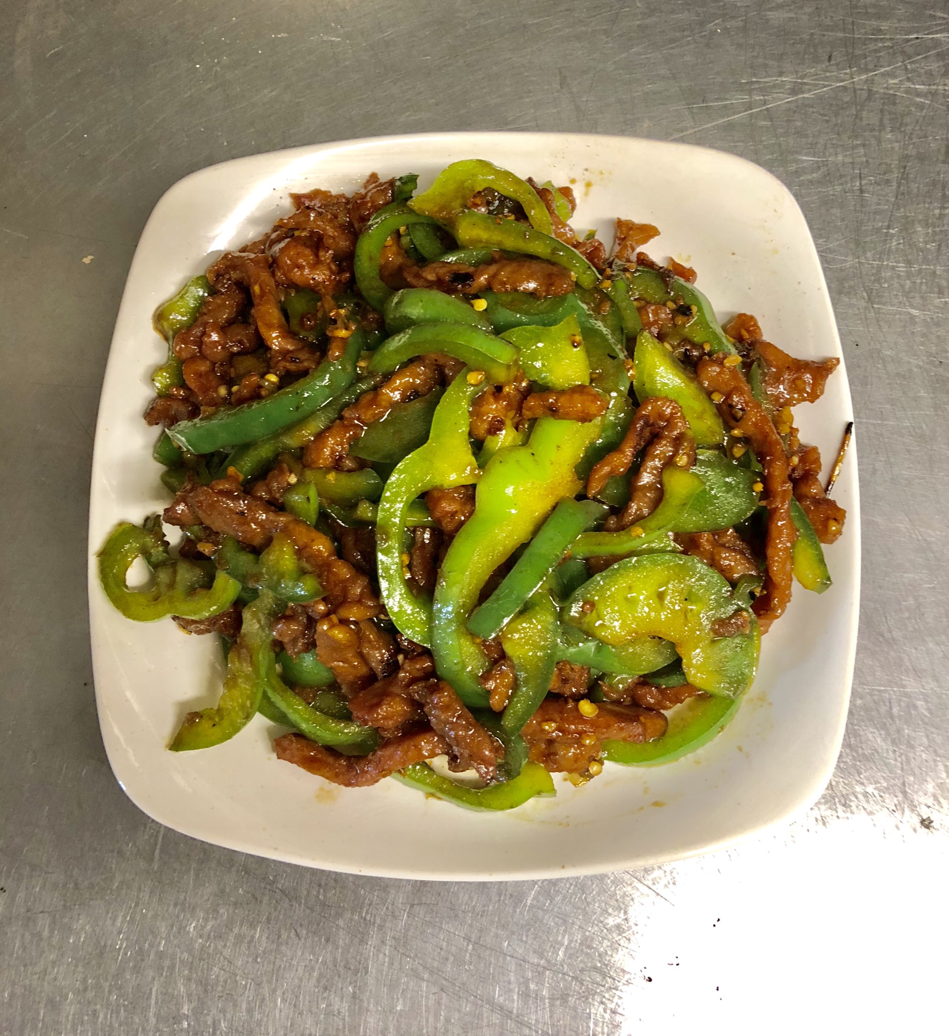Order 100. Beef with Green Bell Pepper food online from M's Kitchen store, Artesia on bringmethat.com