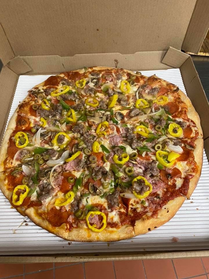 Order Deluxe Pizza - 12" food online from Robertos Pizza store, Wyoming on bringmethat.com