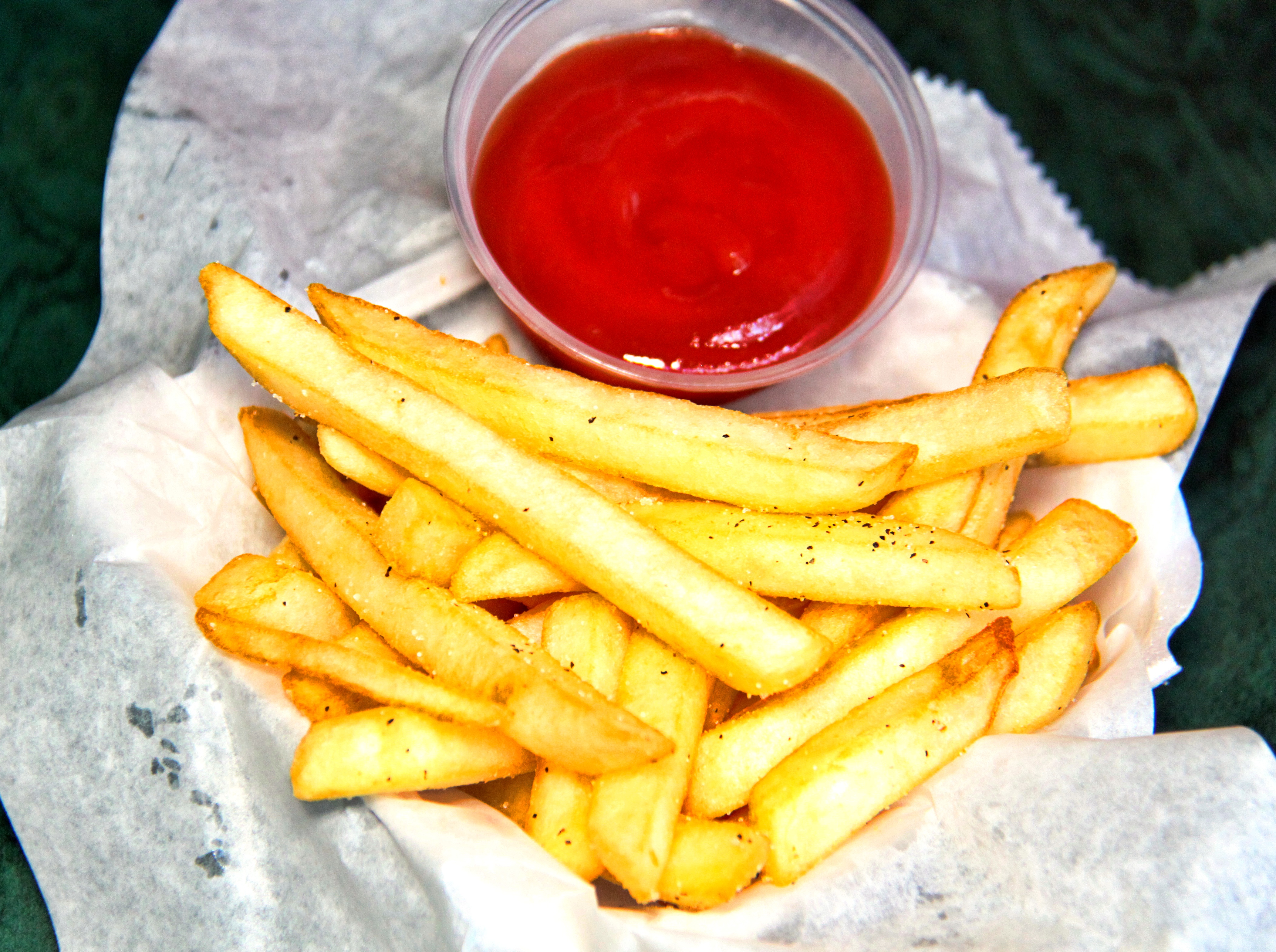 Order French Fries food online from M&G Pizza store, Chicago on bringmethat.com