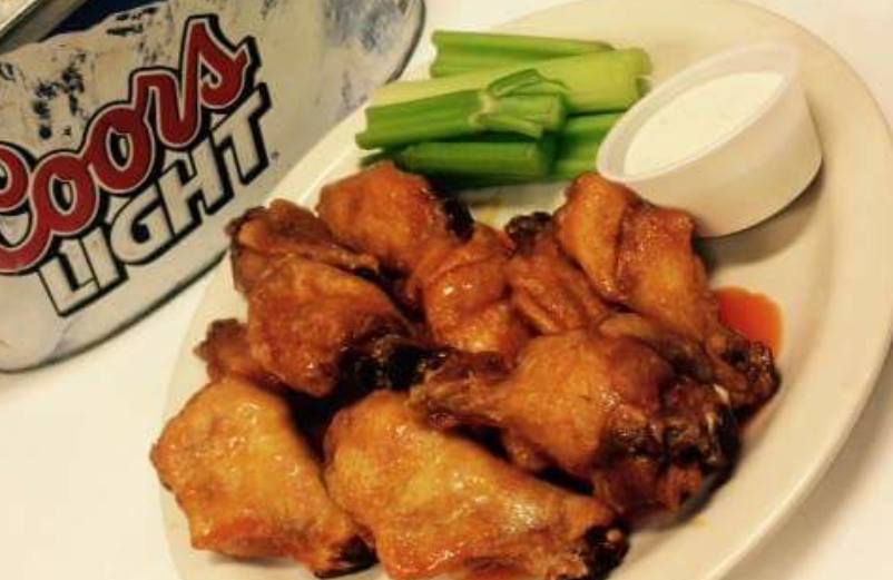 Order Traditional Wings food online from Burke Tavern store, Mount Pocono on bringmethat.com