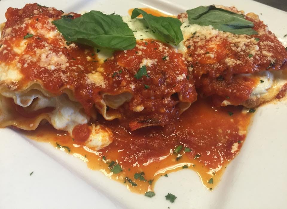Order Homemade Lasagna - Entree food online from Linda's Pizza & Restaurant store, Manchester Township on bringmethat.com