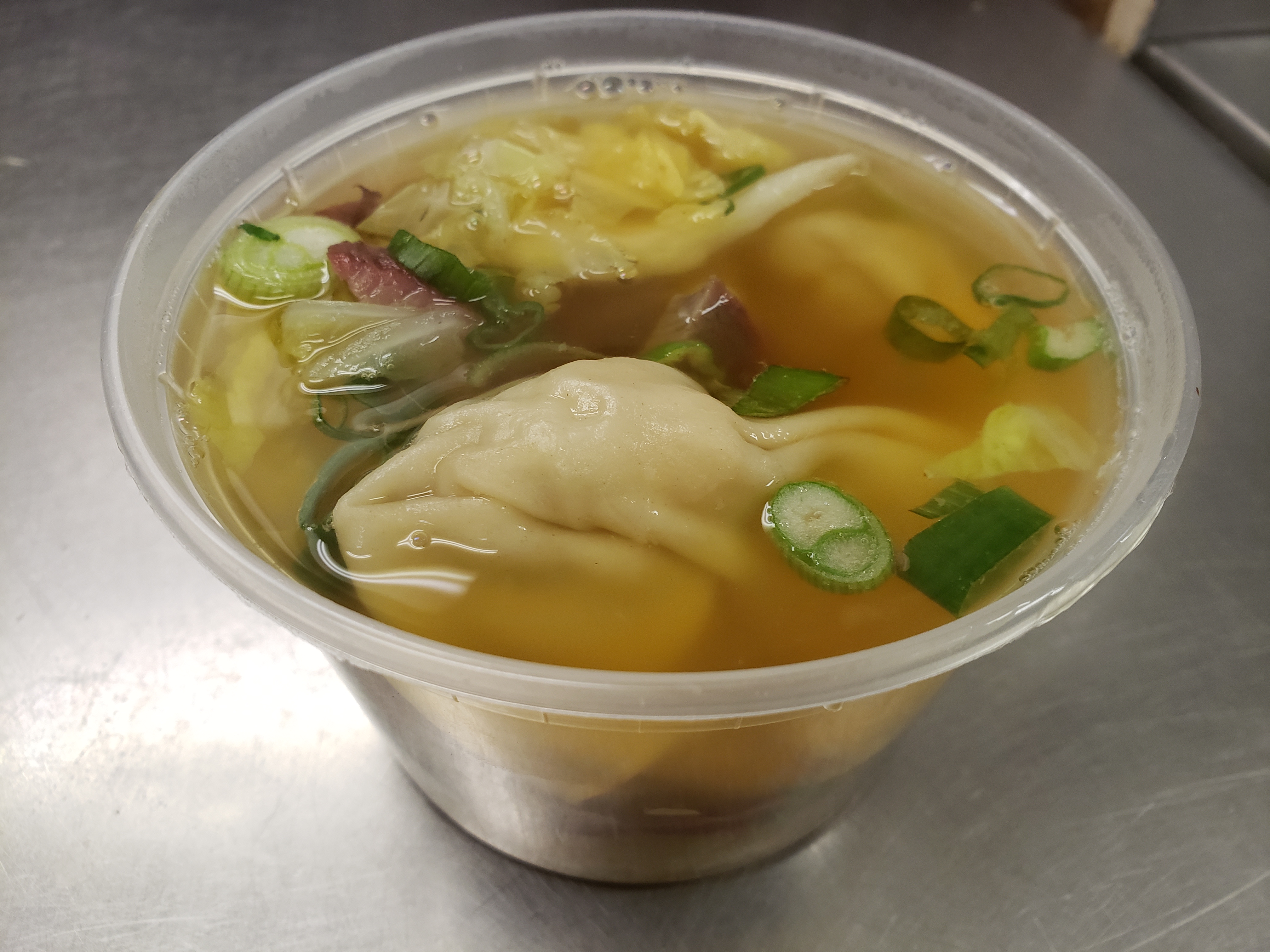 Order Wonton Soup food online from Golden Chef Chinese Kitchen store, Chicago on bringmethat.com