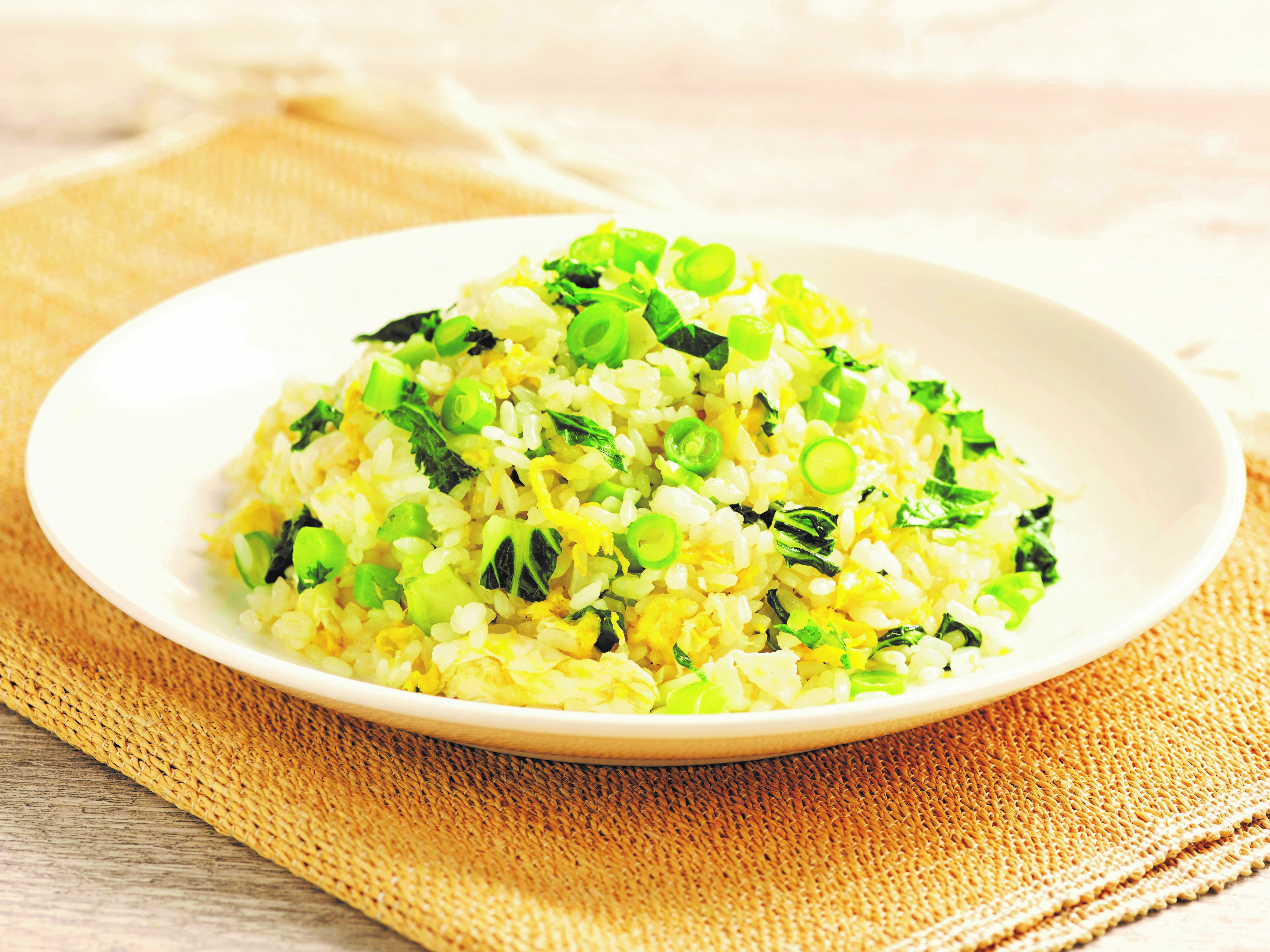 Order F10. Egg Fried Rice with Assorted Vegetable food online from Paradise Dynasty store, Costa Mesa on bringmethat.com