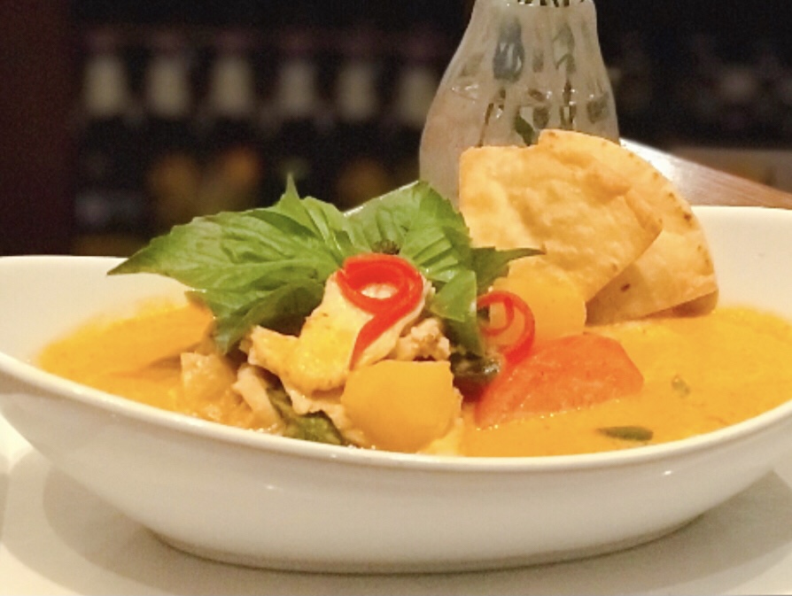 Order Pineapple Curry food online from Mango Thai Cuisine store, Plano on bringmethat.com
