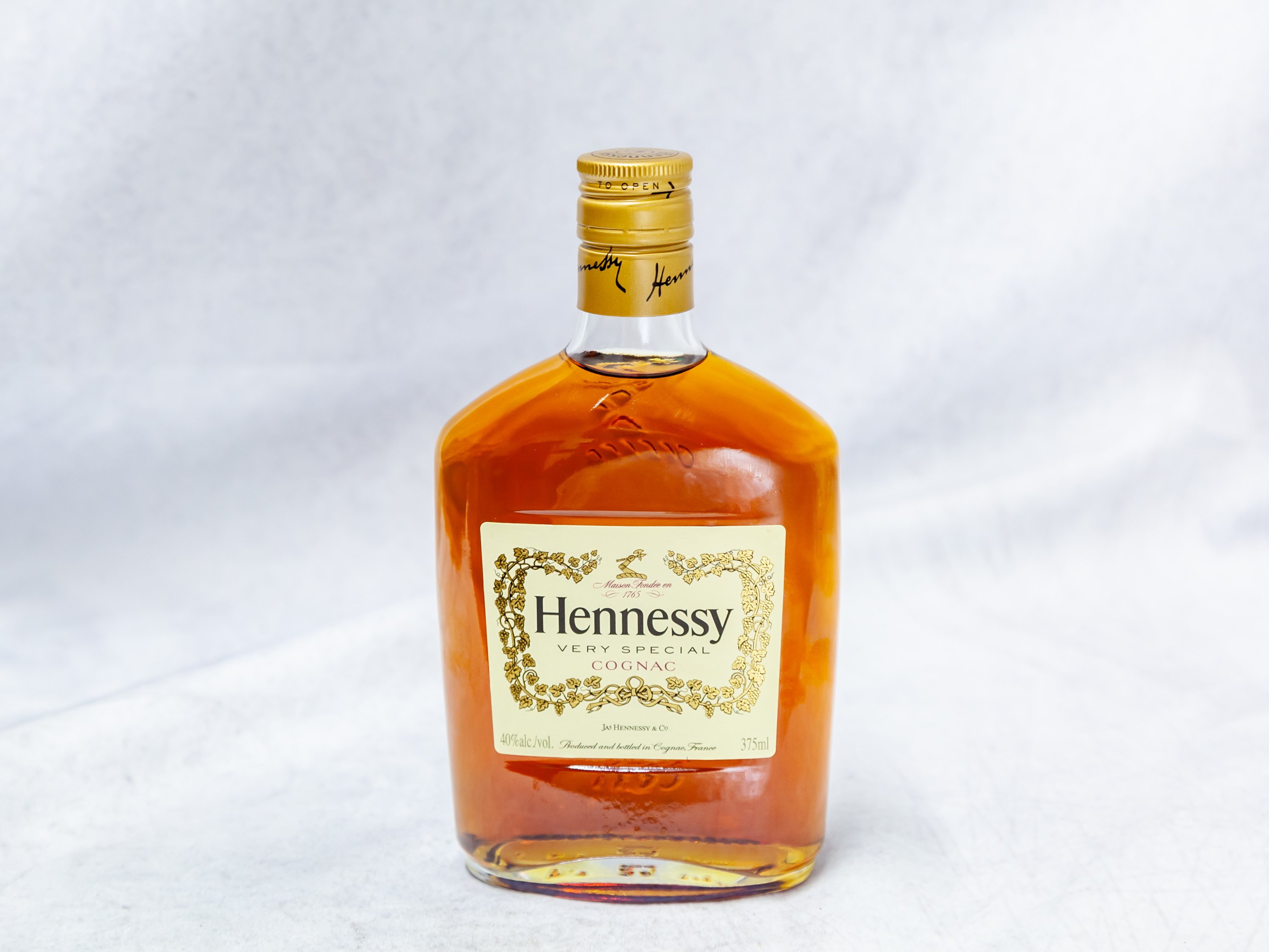 Order 375 ml. Hennessy VS Cognac Proof: 80 food online from Gallaghers Drive-In Liquor store, Oakland on bringmethat.com