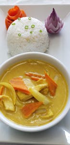 Order 15. Yellow Curry food online from Thai Wok-In & Go store, Dallas on bringmethat.com