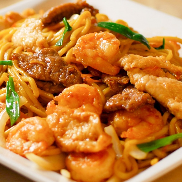 Order M4. House Lo Mein food online from Asian Fusion store, Kennesaw on bringmethat.com