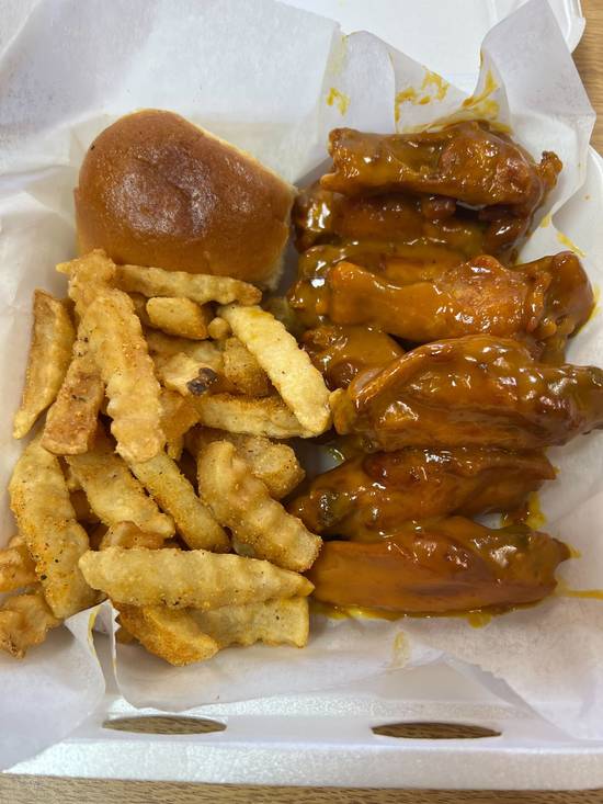 Order Traditional Wings Combo food online from Nuttin But Wings store, Clarksville on bringmethat.com