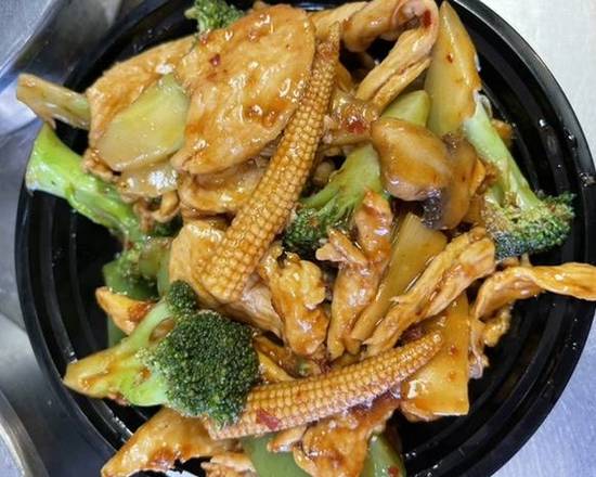 Order Hunan Style Chicken  food online from Asian Wok store, Alexandria on bringmethat.com
