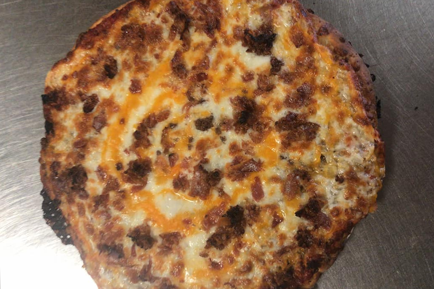 Order Bacon Cheeseburger Pizza food online from Aroma Pizza store, Fort Wayne on bringmethat.com