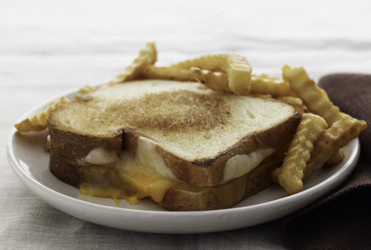 Order Kids Grilled Cheese and Fries food online from Fiddlers Green Tavern store, Philadelphia on bringmethat.com