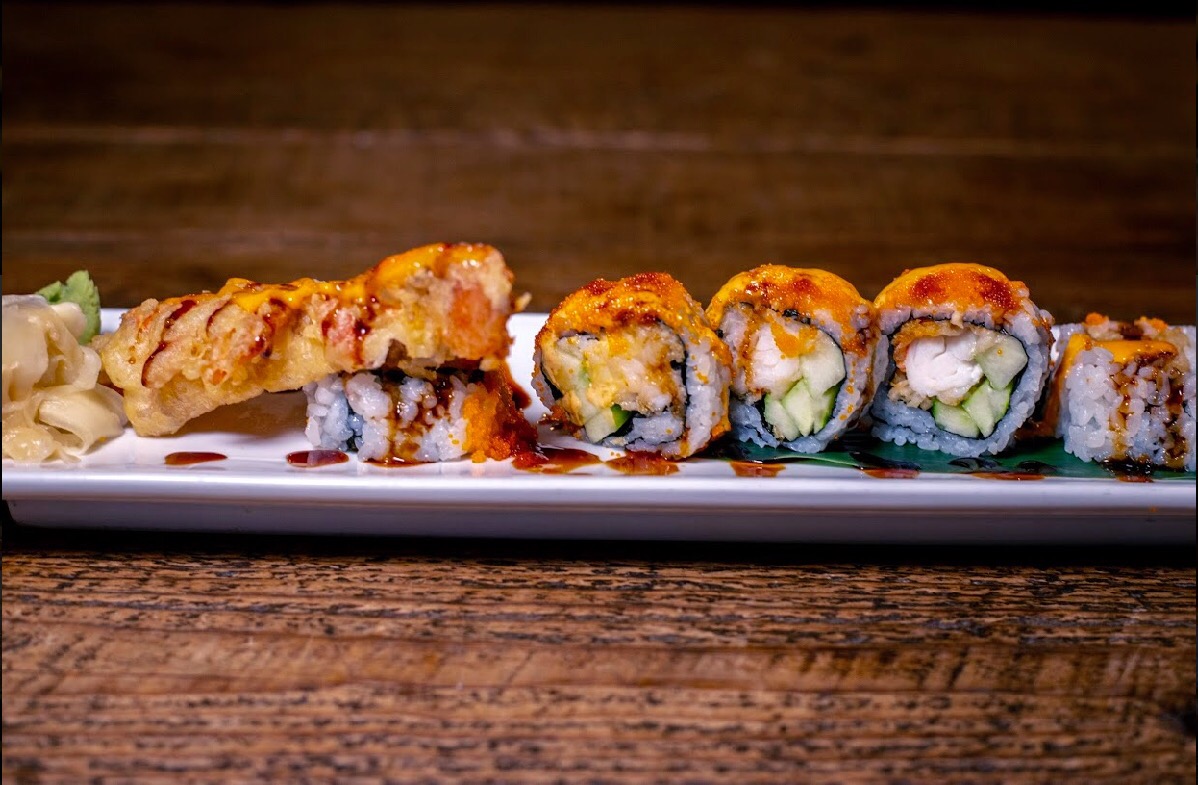 Order Maine Roll food online from Zutto Japanese American Pub store, New York on bringmethat.com
