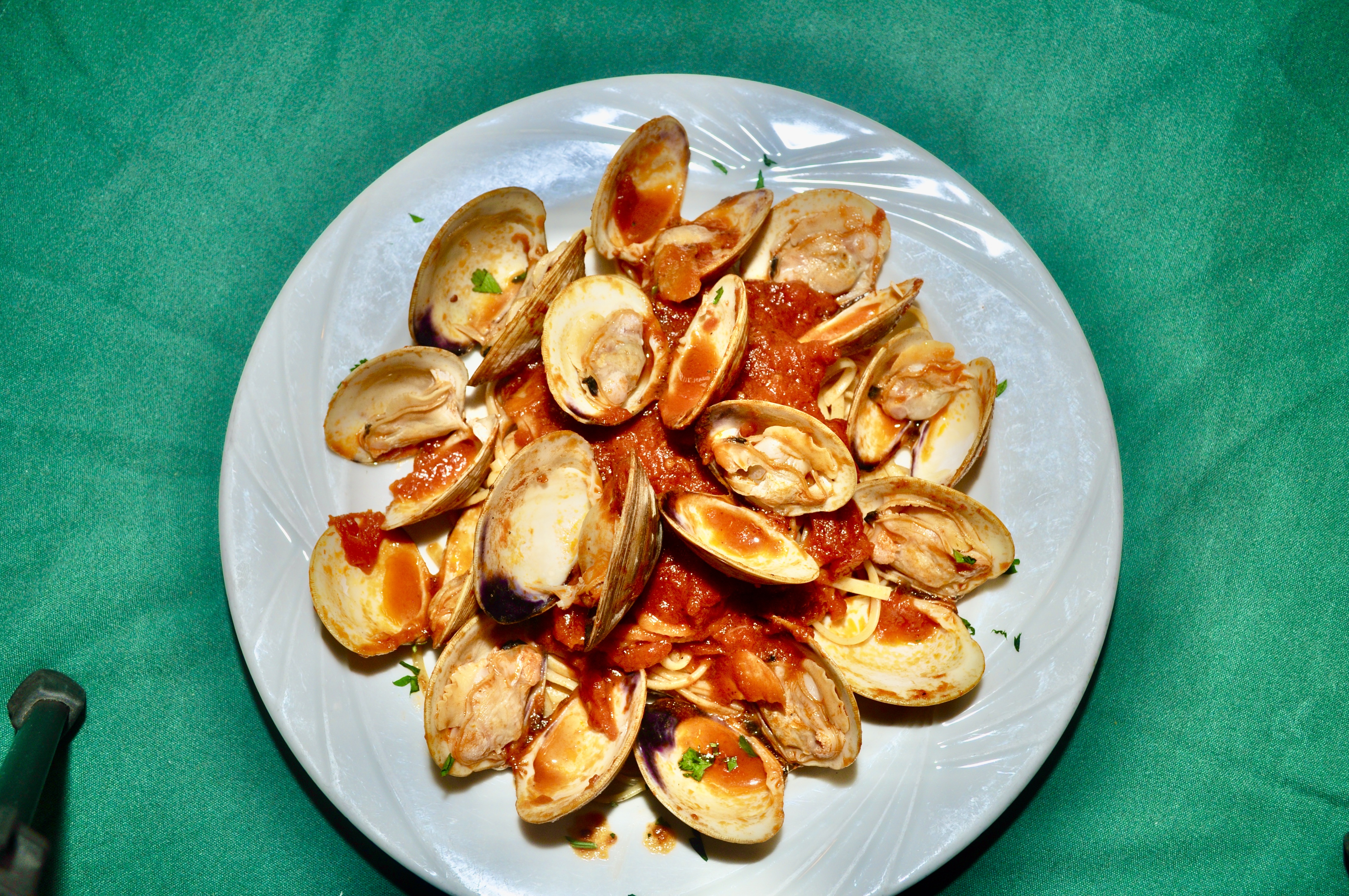 Order Zuppa di Clams food online from Illianos Grill store, Norwich on bringmethat.com