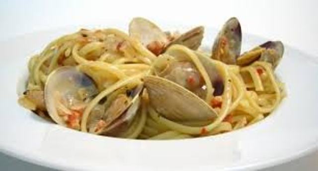 Order House Clams food online from Serranos pizza store, San Francisco on bringmethat.com