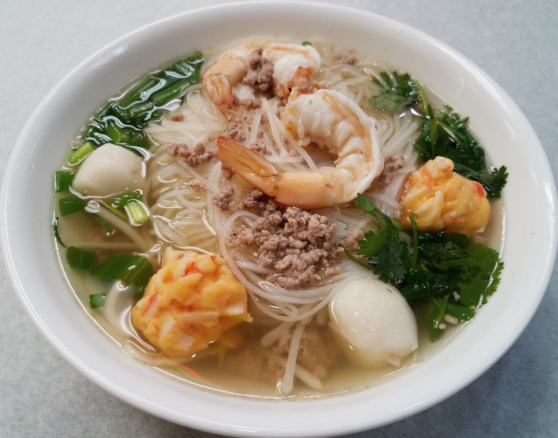 Order Wonton Rice Noodle Soup food online from Happy Donut store, San Francisco on bringmethat.com