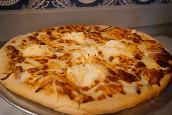 Order Three Cheese Pizza food online from Hasta La Pasta store, Katy on bringmethat.com