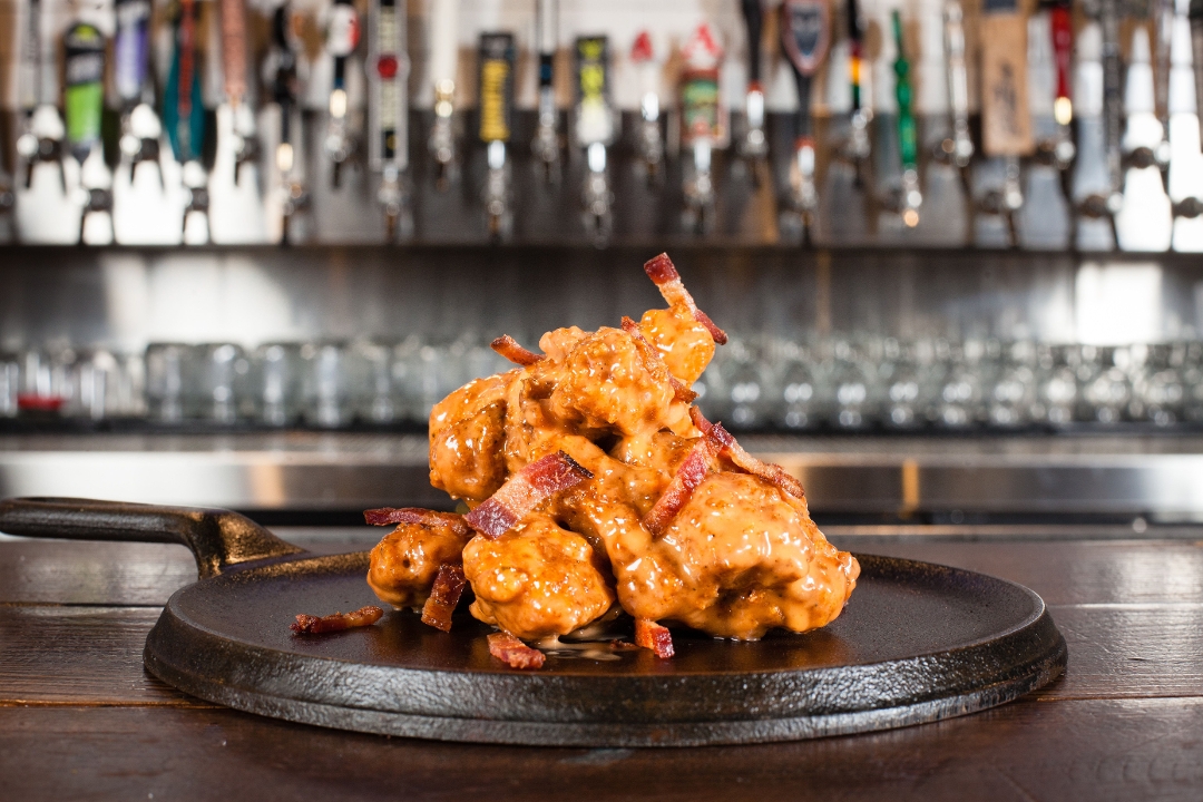 Order Maple Bourbon Bacon Wings food online from Slaters 50/50 store, Fresno on bringmethat.com