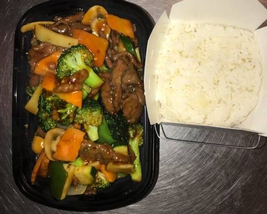 Order 45.Beef with Garlic Sauce food online from Panda Garden Buffet Inc store, Cookeville on bringmethat.com