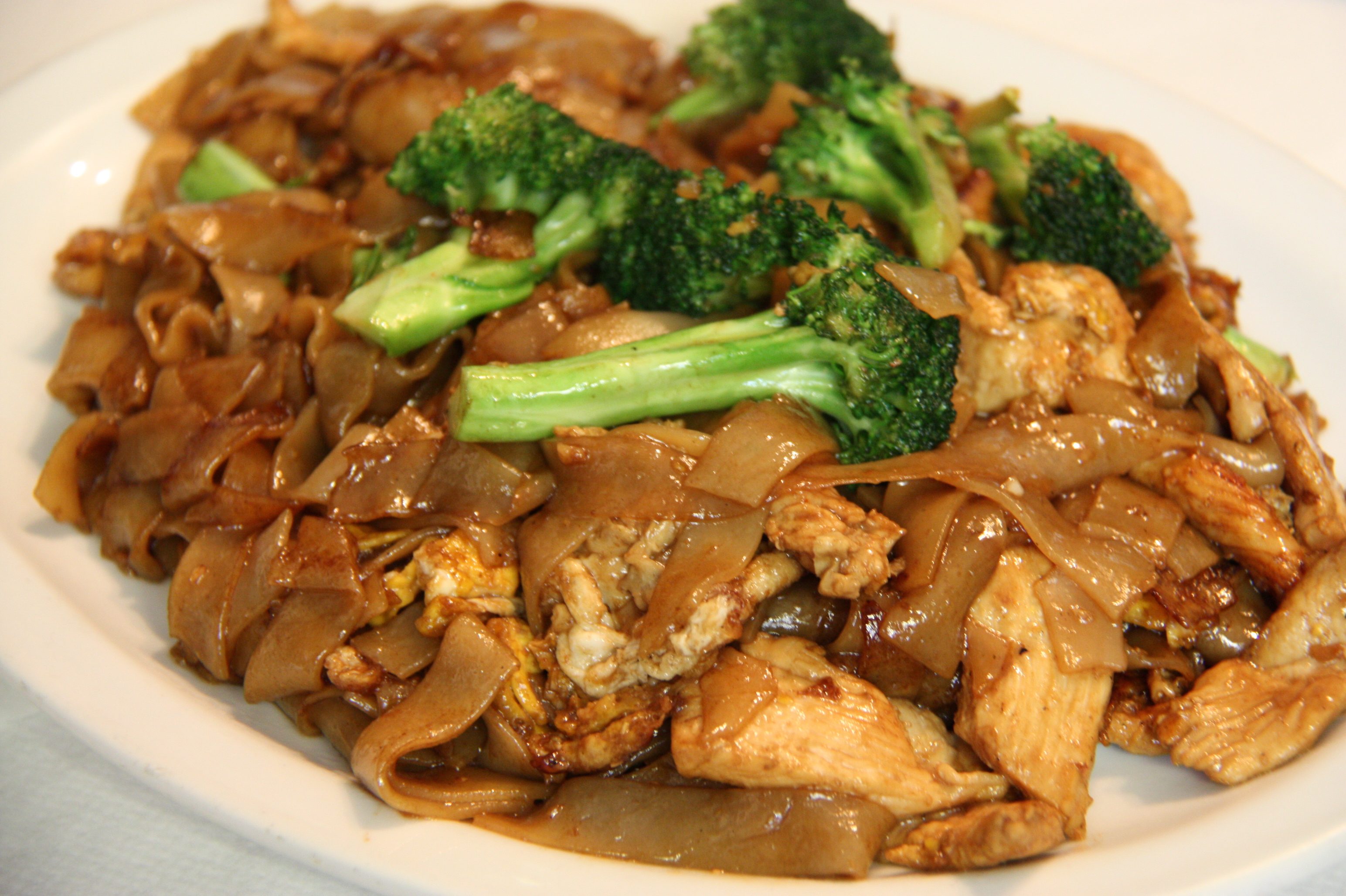 Order Pad See Ew Noodle food online from Ploy Ii-Thai Cuisine store, San Francisco on bringmethat.com