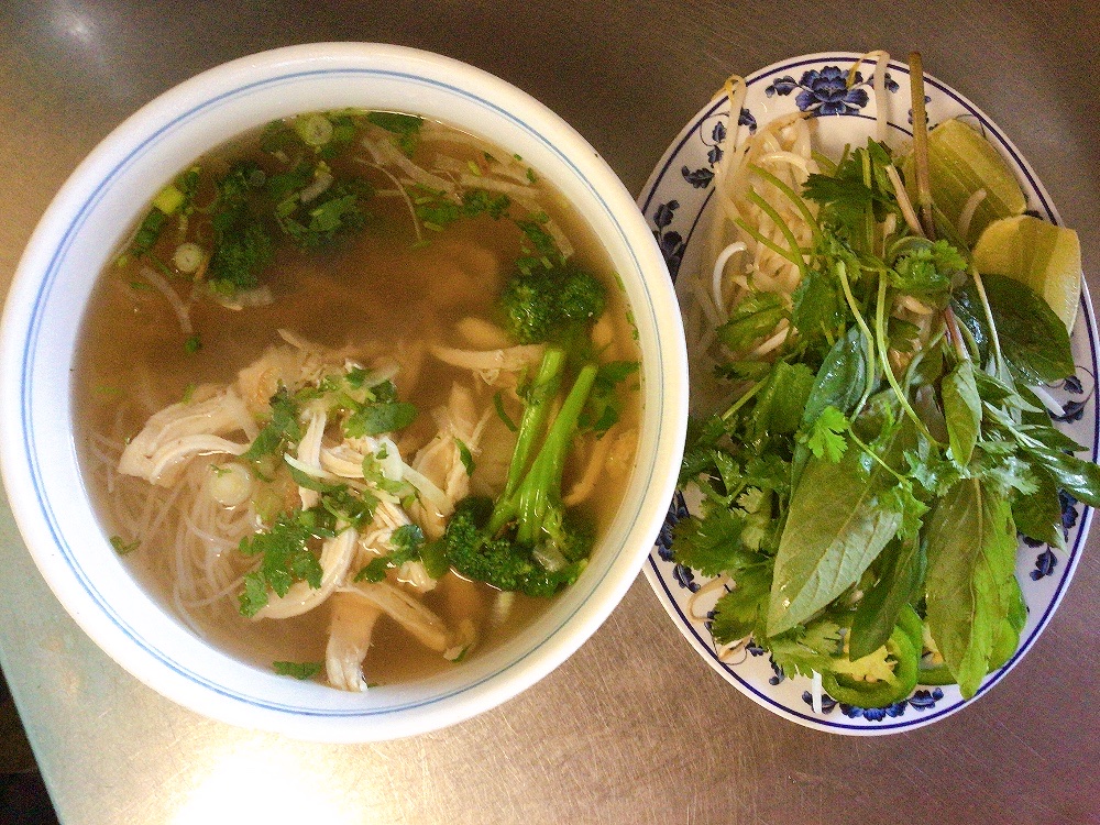 Order 43. Boneless Chicken Rice Noodle Soup food online from Pho Viet store, San Rafael on bringmethat.com