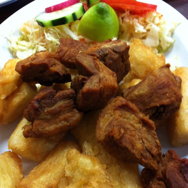 Order Yuca Frita con Chicharron food online from Playas El Salvador store, Los Angeles on bringmethat.com