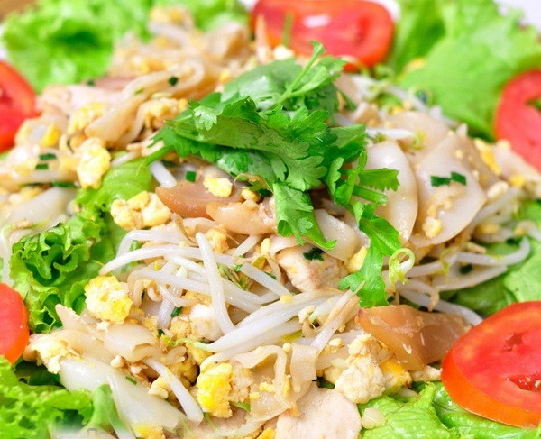 Order 55. Chicken Noodle food online from Top Thai Cuisine store, Reseda on bringmethat.com