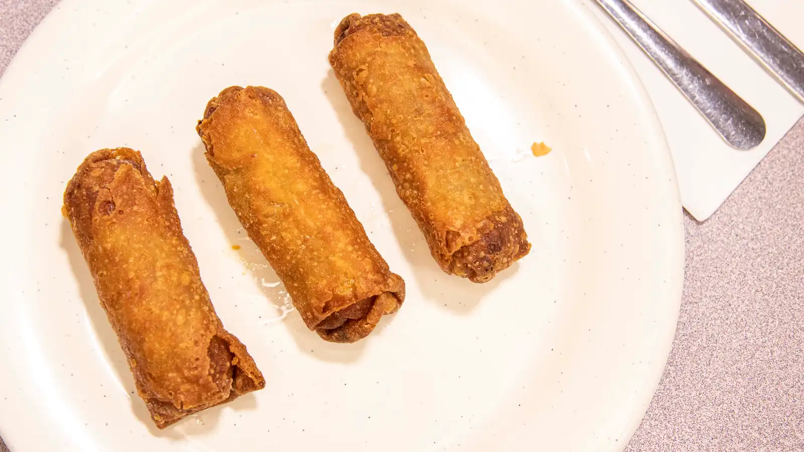 Order A2. House Egg Roll food online from Eggroll Hut Restaurant store, Dallas on bringmethat.com