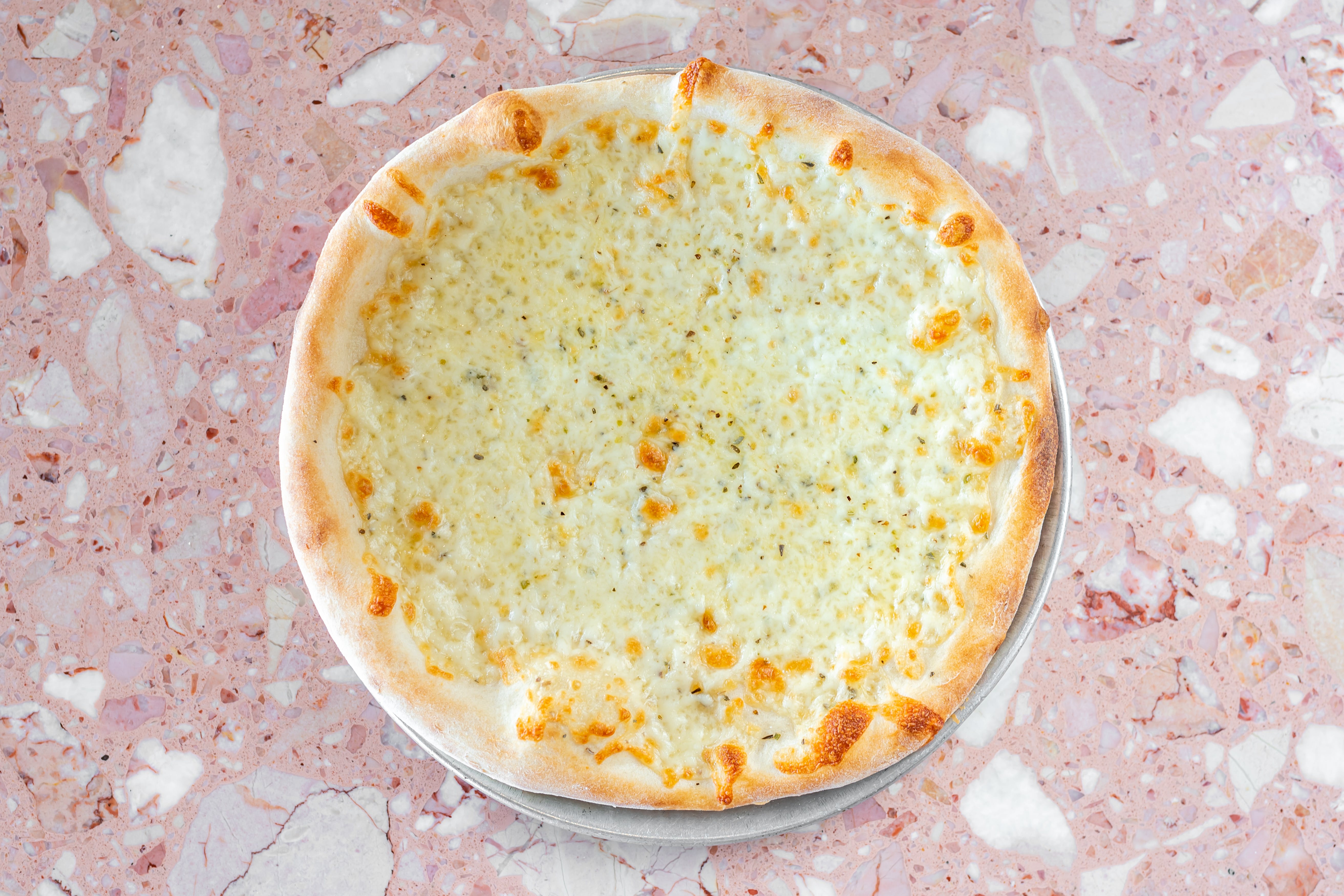 Order Snow White Pizza - Personal 10'' food online from Dilisi Ristorante & Pizzeria store, Bridgeton on bringmethat.com