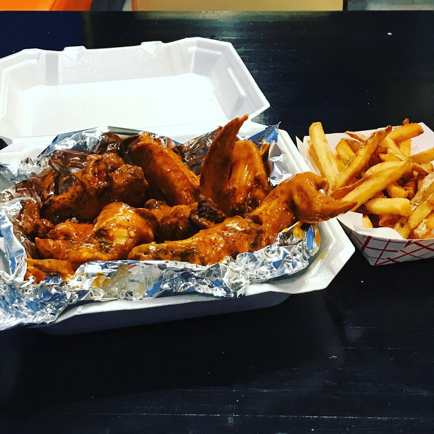 Order Southern fried Chicken Wings food online from Surfs Up Mundelein store, Mundelein on bringmethat.com