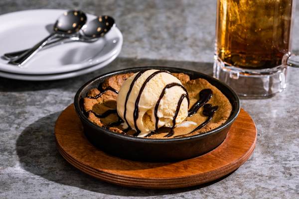 Order Skillet Chocolate Chip Cookie food online from Chilis store, Woodbridge on bringmethat.com