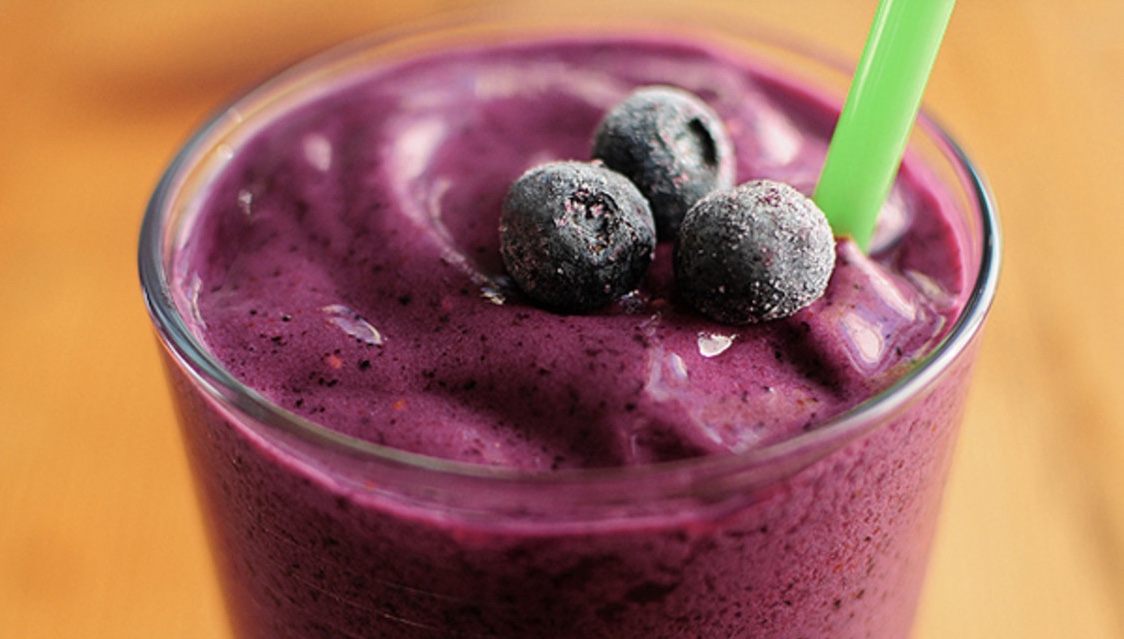 Order 2. Very Berry Smoothie food online from Hudson Cafe & Grocery store, New York on bringmethat.com