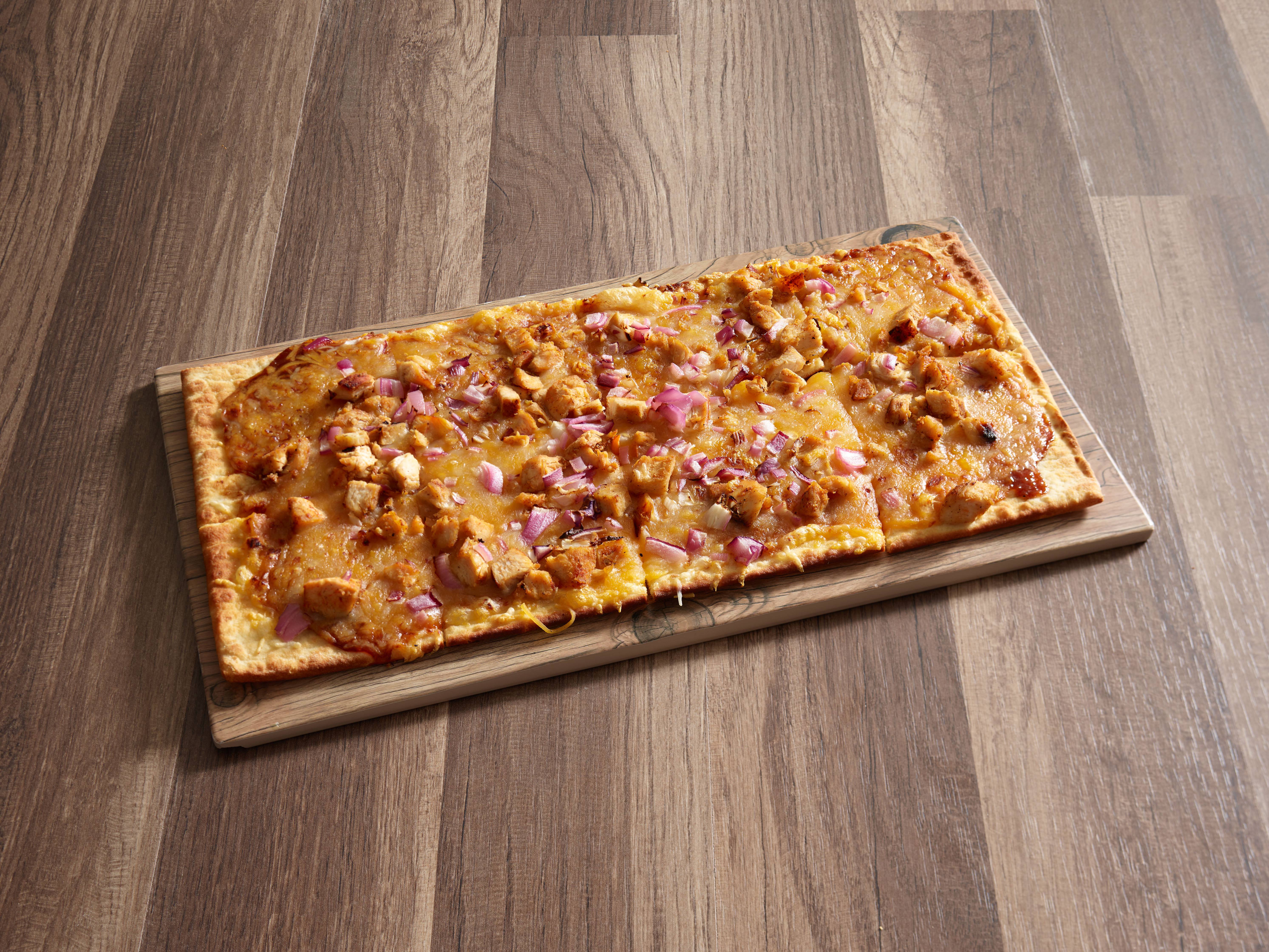 Order Spicy BBQ Chicken Pizza food online from Tailgaters Bar & Grill store, Plano on bringmethat.com