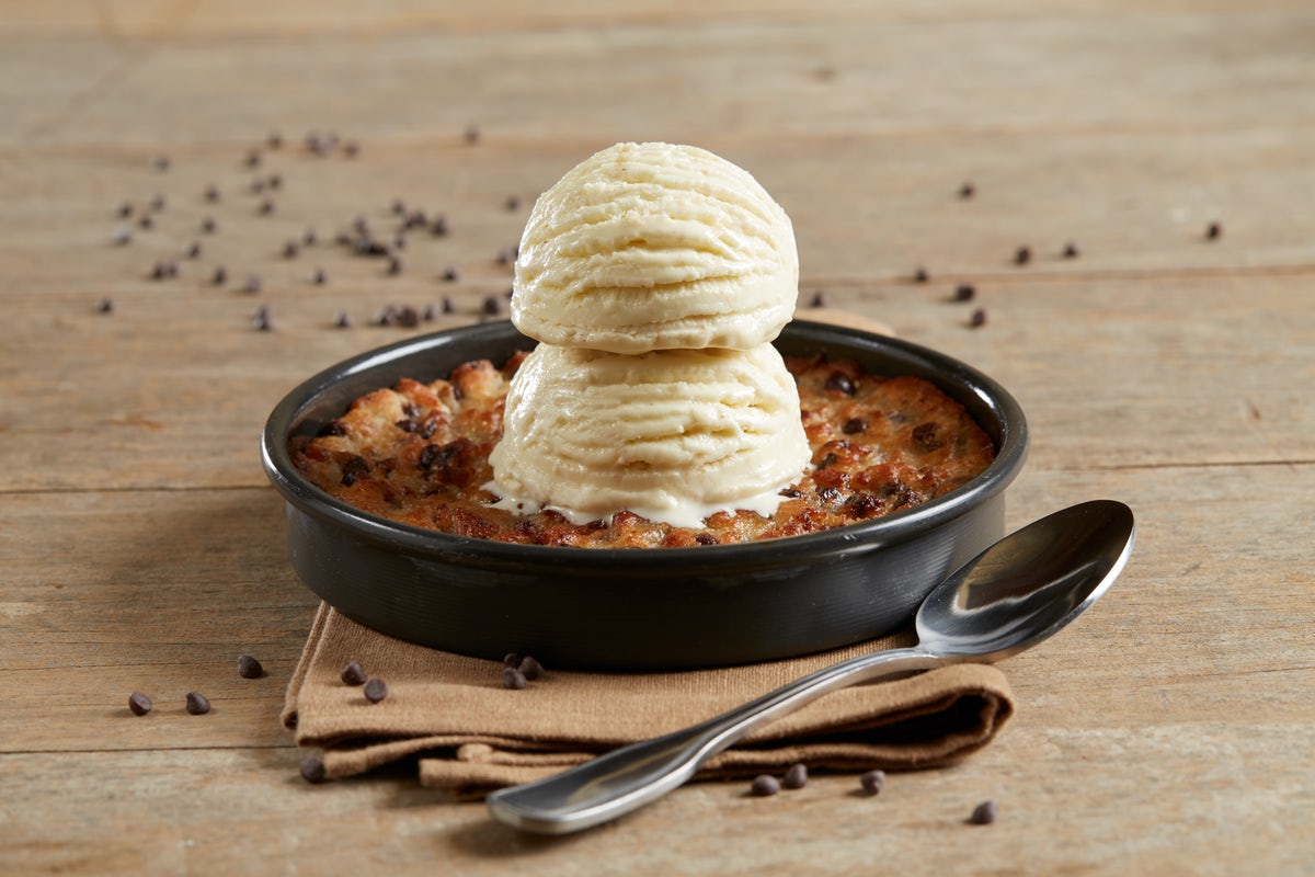 Order Gluten-Free Chocolate Chip Pizookie® food online from Bj's Restaurant & Brewhouse store, Columbus on bringmethat.com