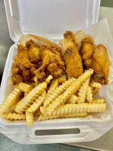 Order 8 Piece Fried Wings food online from Jen Fish Fry store, Fayetteville on bringmethat.com