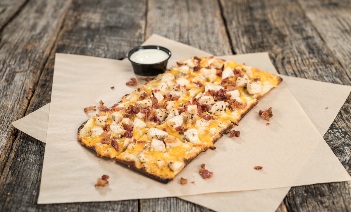 Order Chicken Bacon Ranch Flatbread food online from Native Grill & Wings store, Surprise on bringmethat.com