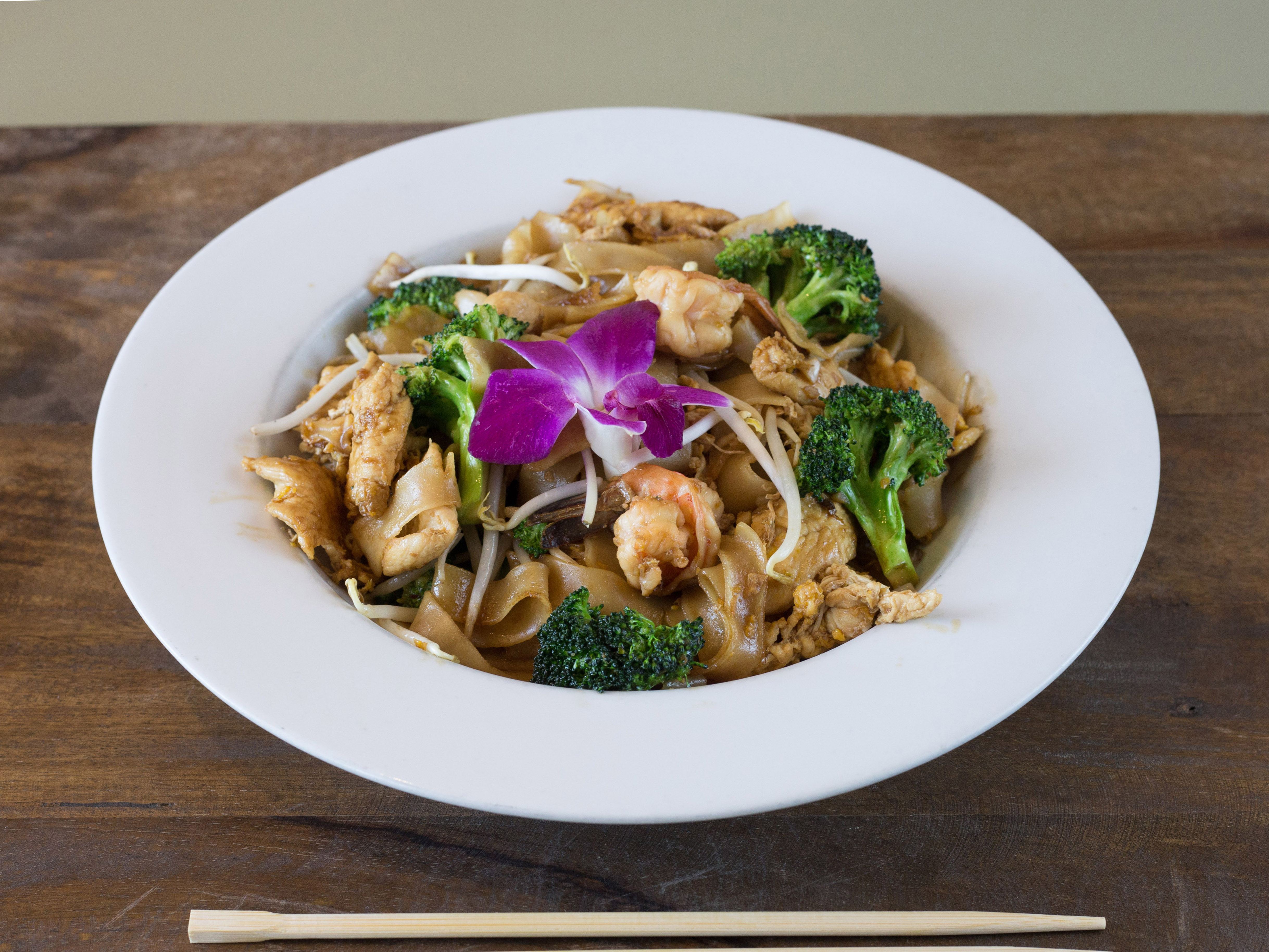 Order Sweet Soy Sauce Noodle food online from Thai Jin store, Houston on bringmethat.com