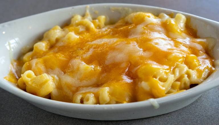 Order Kids Mac and Cheese food online from Pluckers Wing Bar store, Baton Rouge on bringmethat.com