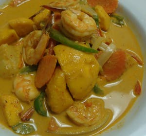 Order C4. Yellow Curry food online from Siam Terrace store, Urbana on bringmethat.com