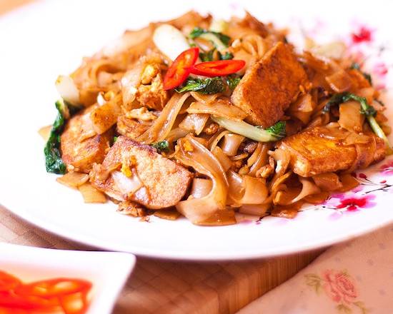 Order Chicken Chow Foon.          . 鸡炒河 food online from China Boy store, Washington on bringmethat.com