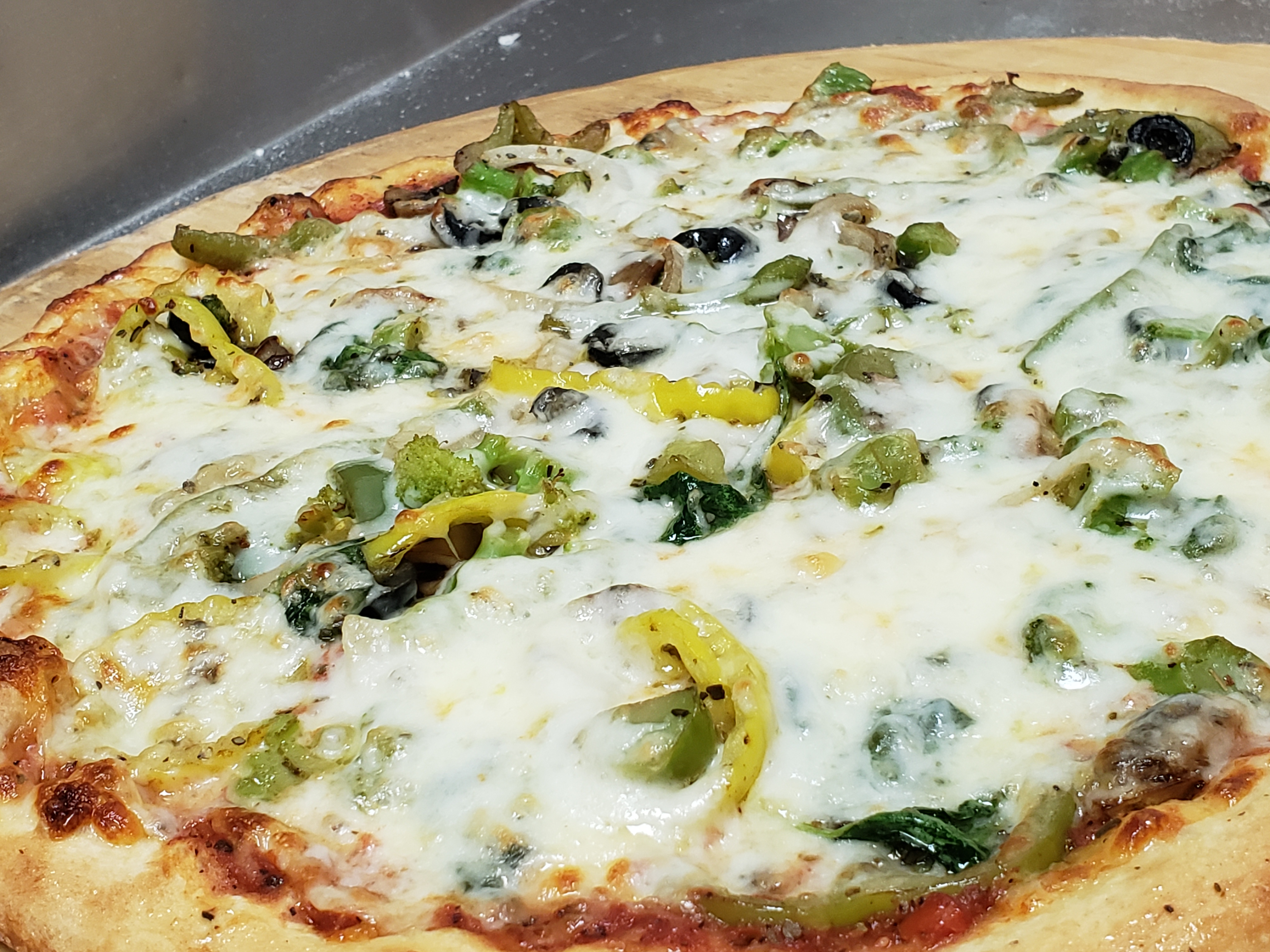 Order Veggie Pizza food online from Illianos Pizza store, Clemmons on bringmethat.com
