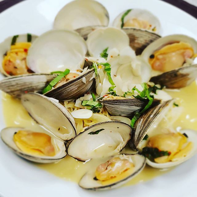 Order Zuppa Di Clams food online from Tavolo Wine Bar & Tuscan Grille store, Providence on bringmethat.com