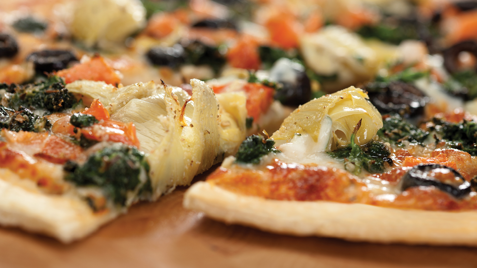 Order Sicilian Veggie Pizza food online from Godfathers Pizza store, Cedar Rapids on bringmethat.com