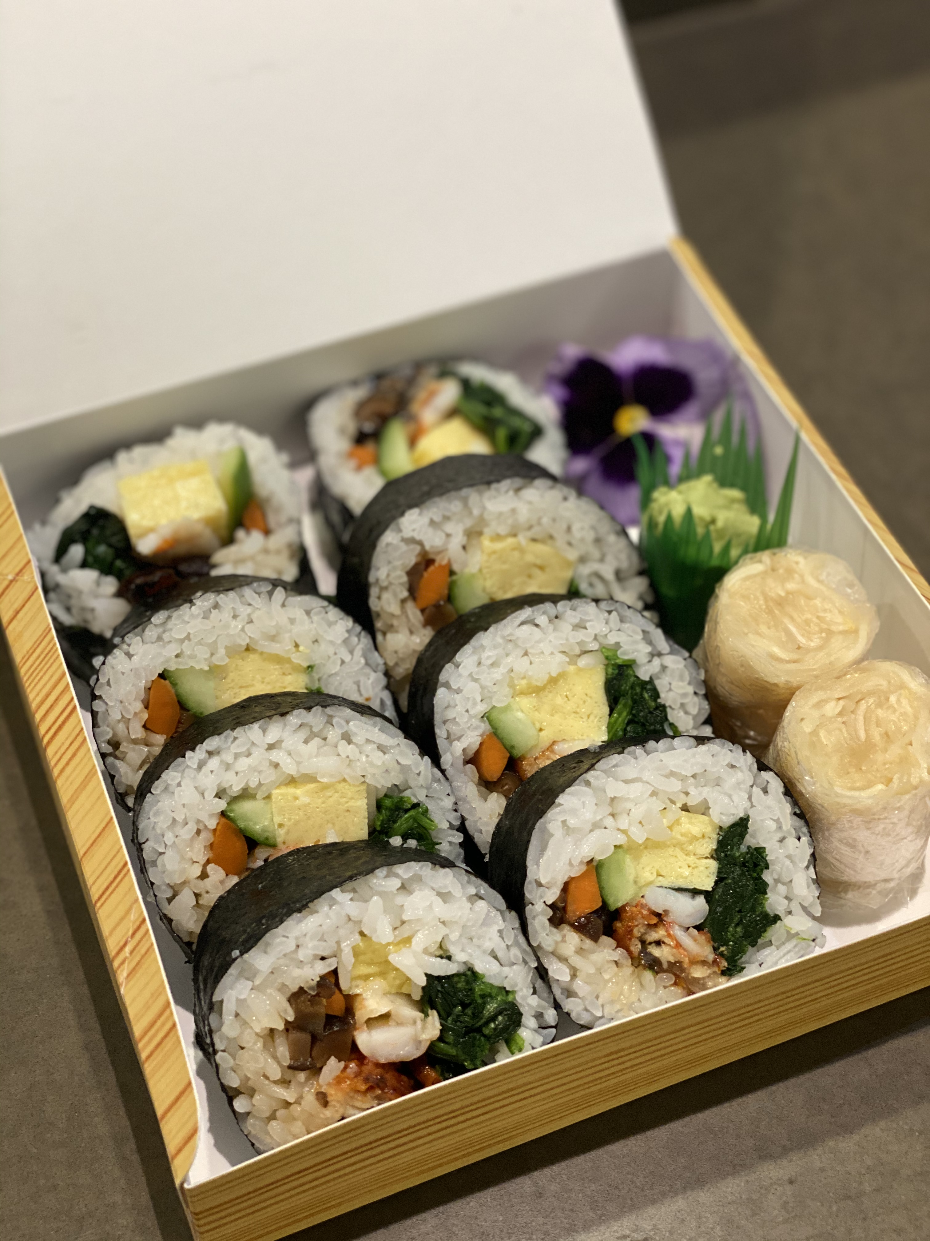 Order Futo Maki food online from Kanpai Japanese Sushi Bar &amp; Gril store, Santa Monica on bringmethat.com