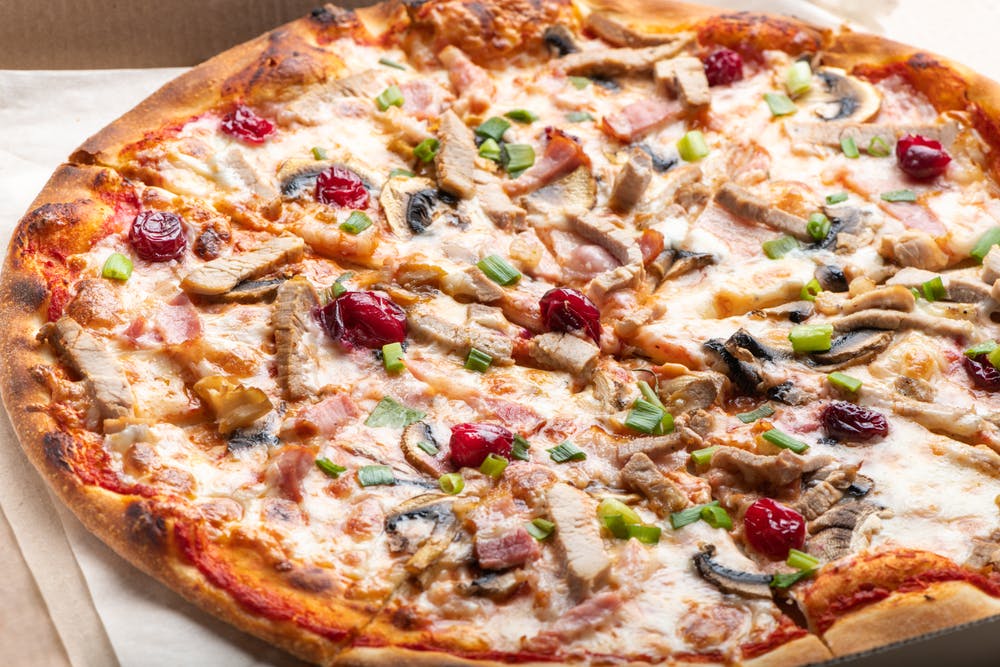 Order Skybox Pizza - Small 10'' food online from Grandstand Pizza store, El Cajon on bringmethat.com