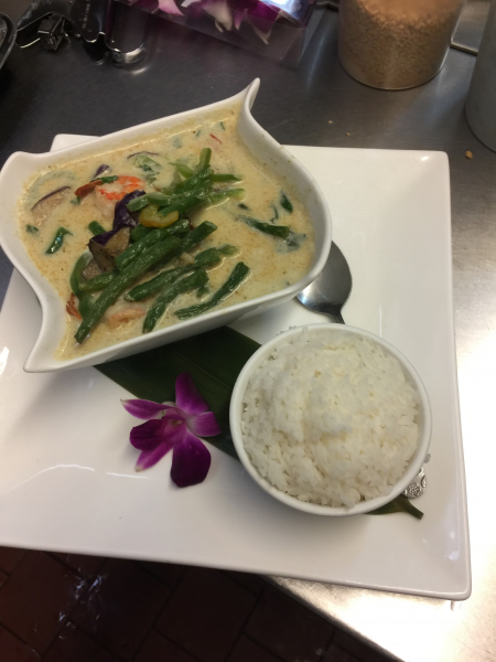 Order Green Curry food online from Tum Thai store, Kenilworth on bringmethat.com