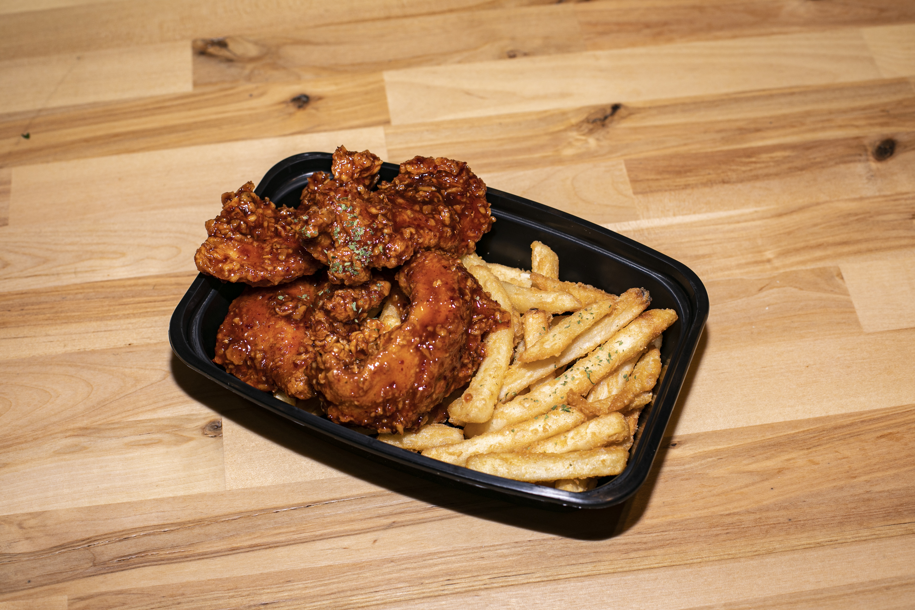 Order Small Wings Basket food online from Chick and Buns store, New York on bringmethat.com
